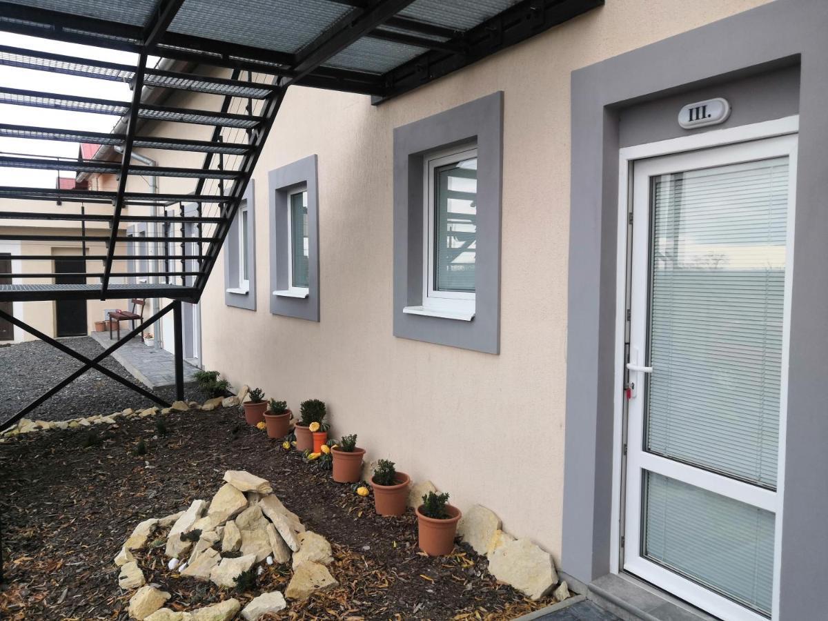 Vehlovice Apartment *